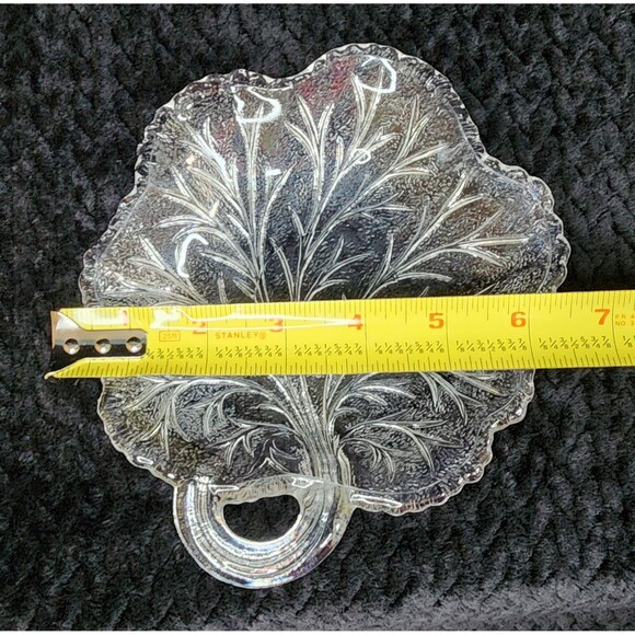 Indiana Glass Pebble Leaf Dishes Set of 4 | Clear Pressed Glass Leaf Plates 1960 - Picture 9 of 11